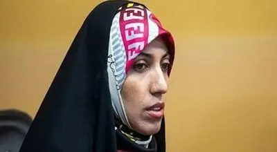 عکس یادگاری آمنه سادات ذبیح پور با دختران بی حجاب در لبنان