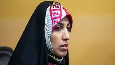 عکس یادگاری آمنه سادات ذبیح پور با دختران بی حجاب در لبنان

