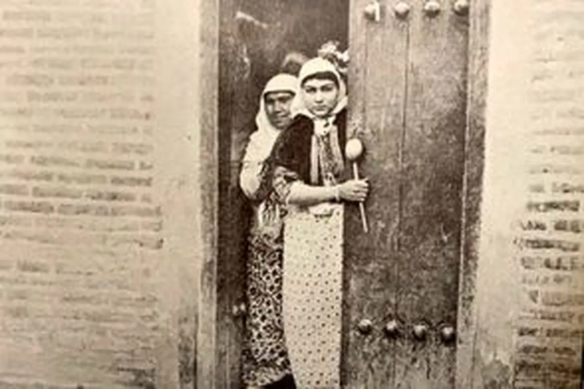 آخرین سوگلی ناصرالدینشاه با لباس چینی