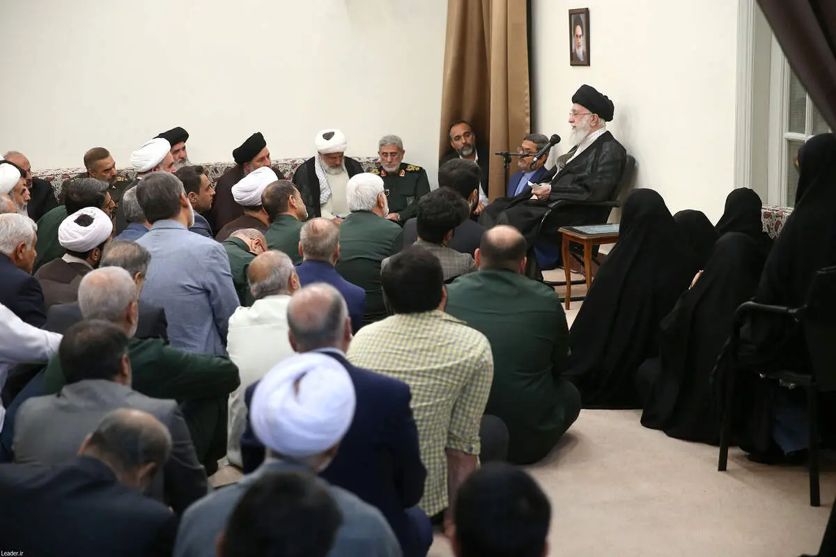 دیدار رهبر انقلاب با دست‌اندرکاران کنگره بین‌المللی شهدای مدافع حرم و جبهه مقاومت