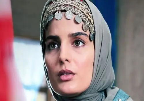 خنده سوجان و جاوید دور از چشم بزرگترهای فامیل / قاب صمیمی افشین غیاثی و غزاله اکرمی بازیگران سریال سوجان