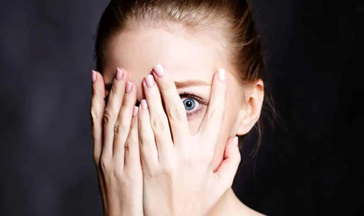 چگونه به افراد پانیک اتک دارند کمک کنیم ؟ 