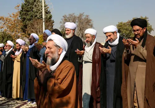 اقامه نماز باران به امامت کاظم صدیقی در قم
