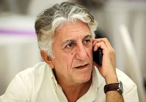 قاب خانوادگی رضا کیانیان در کنار خواهرش