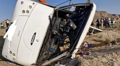واژگونی اتوبوس مسافربری در خوزستان؛ ۱۸ نفر درگیر حادثه شدند