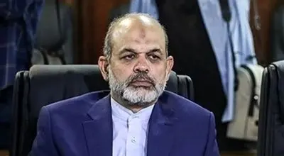تصویری از سردار وحیدی در کنار تابوت پیکر رهبر انقلاب