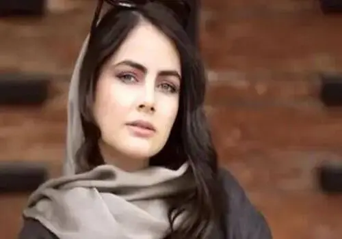 تصاویری زیرخاکی از خجسته بامداد خمار در ۱۱ و ۱۴ سالگی