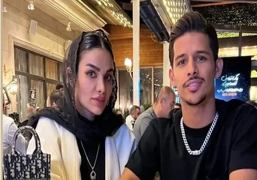 عبادت خاص مهدی قایدی با عبای قهوه‌ای و عمامه قبل از آشنایی با ستاره معصومی