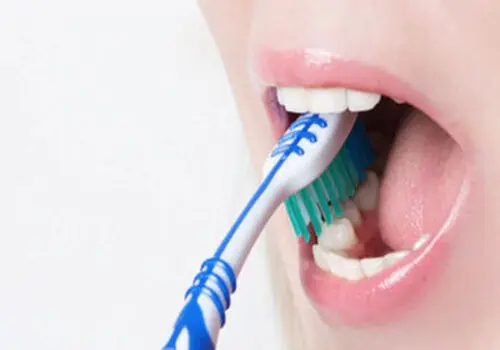 در این موارد مسواک زدن ممنوع است