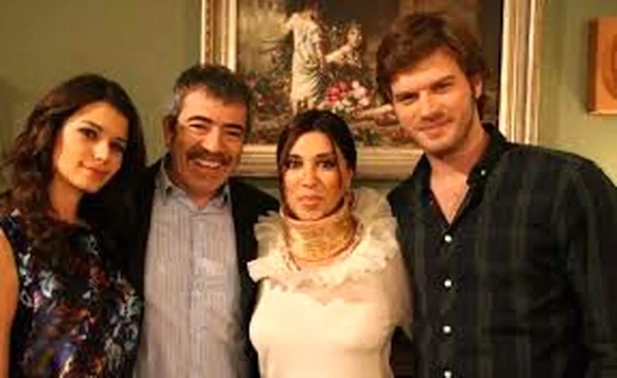 بازیگر عشق ممنوع از همسرش جدا شد