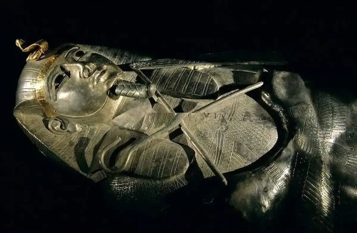 گنجینه تانیس؛ سه فرعون ناشناخته مدفون در طلا و نقره! | عکس
