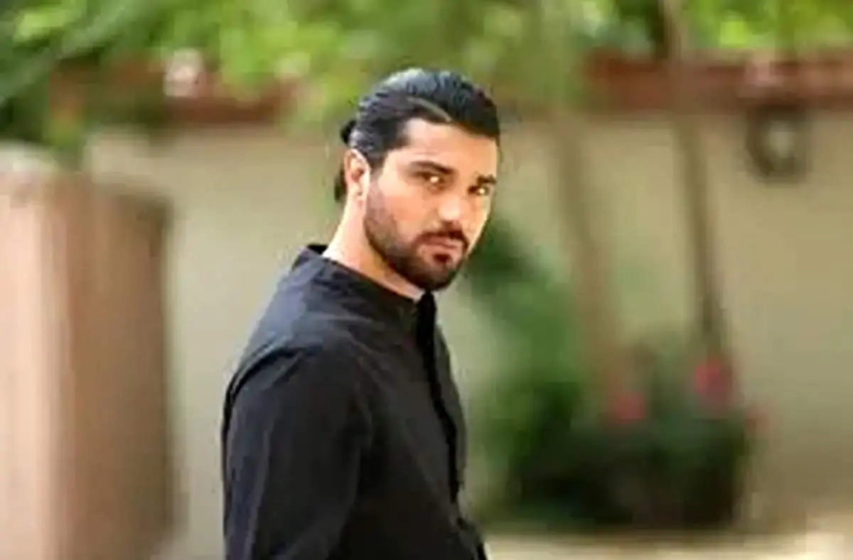 استایل شیک سینا مهراد در اجرای برنامه جدیدش