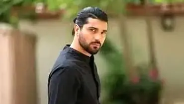 استایل شیک سینا مهراد در اجرای برنامه جدیدش