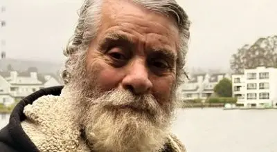  «بهروز وثوقی» در حال سوارکاری در 36 سالگی؛ سال 1352