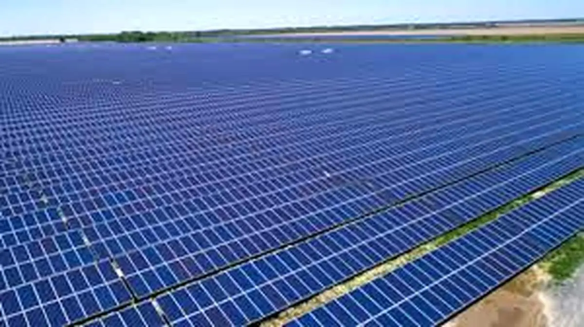 بزرگترین مزرعه خورشیدی چین در دل کویر