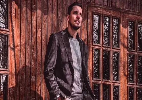  سرمربی استقلال از تهران رفت 