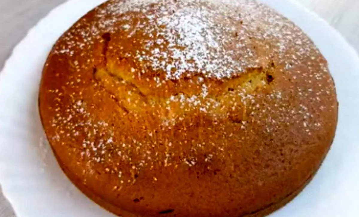 طرز تهیه کیک اسفنجی و ساده با پف زیاد+ فیلم / این کیک ساده برای افطار عالی است