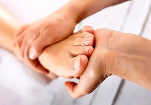 علائم هشداردهنده لخته‌ شدن خون در پا را بشناسید