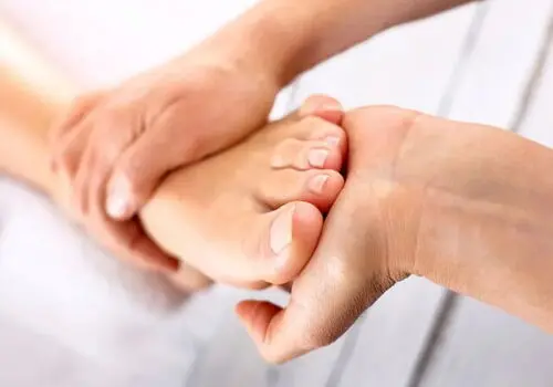 علائم هشداردهنده لخته‌ شدن خون در پا را بشناسید