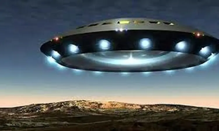 شیء فلزی مرموز در لس‌آنجلس: سفینه فضایی یا یک شوخی بزرگ+ فیلم