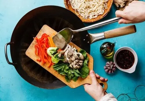 چرا هرچه غذا میخوریم سیر نمیشویم؟