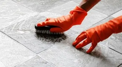 ترفندهای مؤثر برای حذف لکه‌های زنگ از سطح کاشی و سرامیک