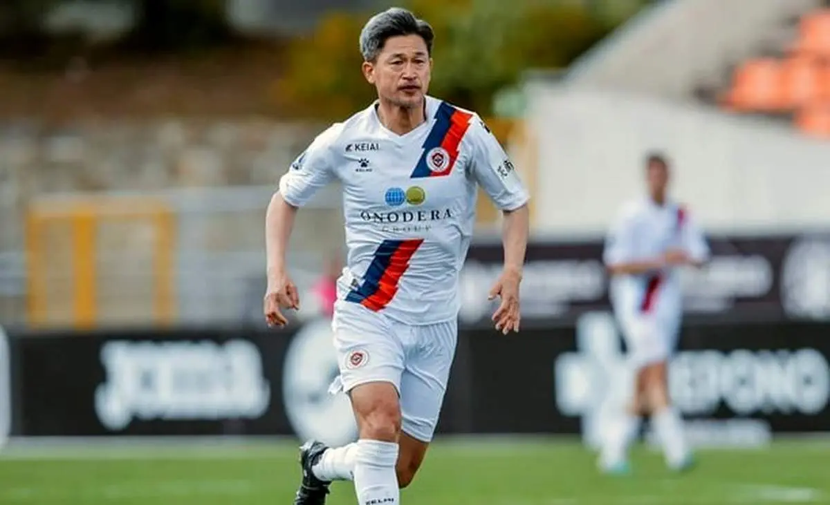 پیرترین فوتبالیست جهان قرارداد جدید می‌بندد