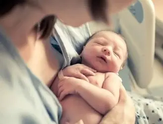 تولد یک نوزاد با دندان + عکس