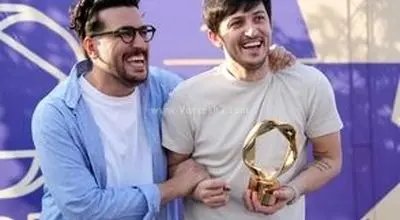 سردار آزمون جایزه طلایی را از منصوریان گرفت