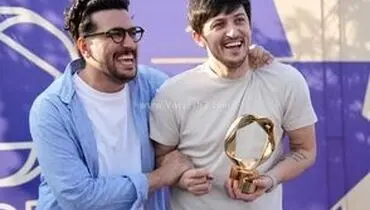 سردار آزمون جایزه طلایی را از منصوریان گرفت