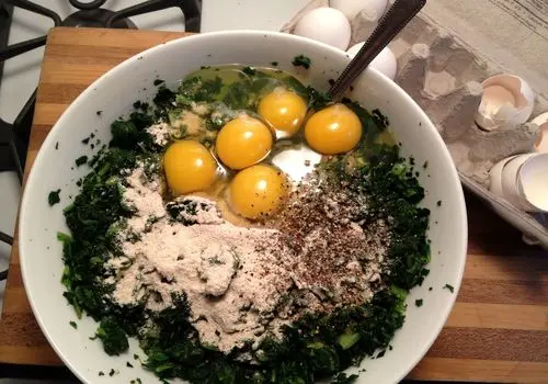 ناهار امروز: فوری و خوشمزه؛ کوکوی اسفناج و سیب‌زمینی، ناجی شما در روزهای پرمشغله!