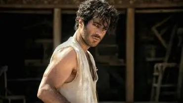 پشت پرده لباس آستین حلقه‌ای رحیم در بامداد خمار!/ویدیو 