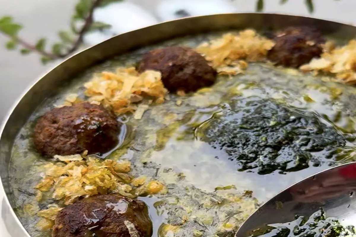 عصرونه امروز: آش برگ مو؛ طعم بهار در سفره شما!