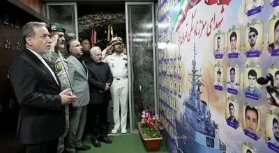 عراقچی: حمله آمریکا به ناوچه «دنا» یک جنایت جنگی است
