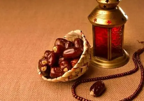 آیا کنترل قند خون باعث باطل شدن روزه می‌شود؟
