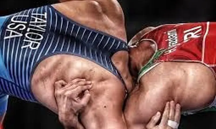 لحظه خداحافظی تلخ قهرمان المپیک از رقابت‌های جهانی کشتی + فیلم