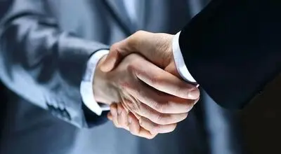 آموزش نحوه صحیح و آداب دست دادن + فیلم