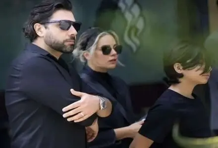 لحظه احساسی حضور عروس و نوه ایرج خواجه‌امیری در تشییع پیکر پهلوان آواز ایران!