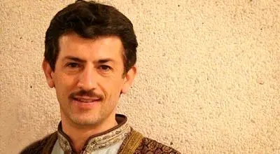 تصویر دیده نشده از همسر و دوقلوهای سیروس همتی بازیگر ! / خانم دکتر و دختران زیبایش را ببینید !
