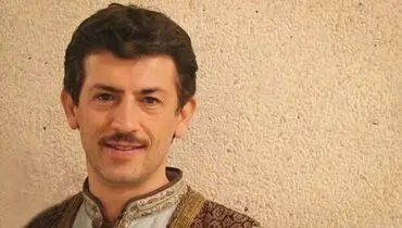 تصویر دیده نشده از همسر و دوقلوهای سیروس همتی بازیگر ! / خانم دکتر و دختران زیبایش را ببینید !