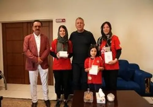 جشن تولد دختر اسکوچیچ با پیراهن و کیک تراکتور