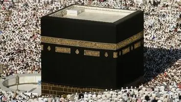 فردی که به خاطر نام بردن از امام زمان(عج) در کنار کعبه زندان بود مشمول عفو بن سلمان شد + فیلم