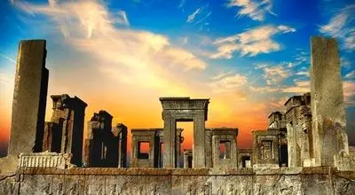 نیمی از بافتهای تاریخی ارزشمند کشور در نواحی در معرض فرونشست / تخت جمشید، نقش جهان و آرامگاه کوروش در خطرند