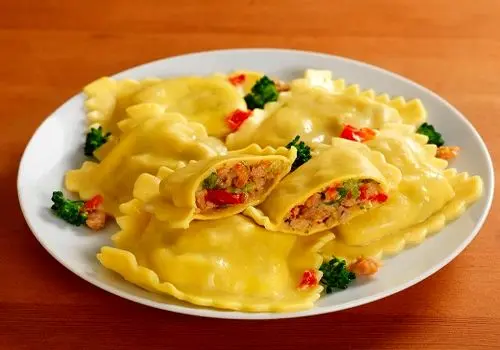 آموزش گام به گام تهیه پیراشکی سوسیس
