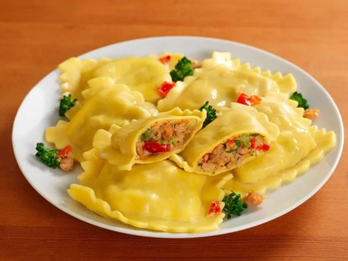 آموزش گام به گام تهیه پیراشکی سوسیس
