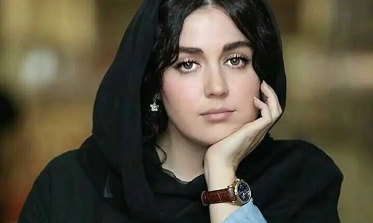 روایت افسانه پاکرو از رابطه خاصش با مادرش:«مامانم همه‌چیزش رو برای ما گذاشت»+فیلم