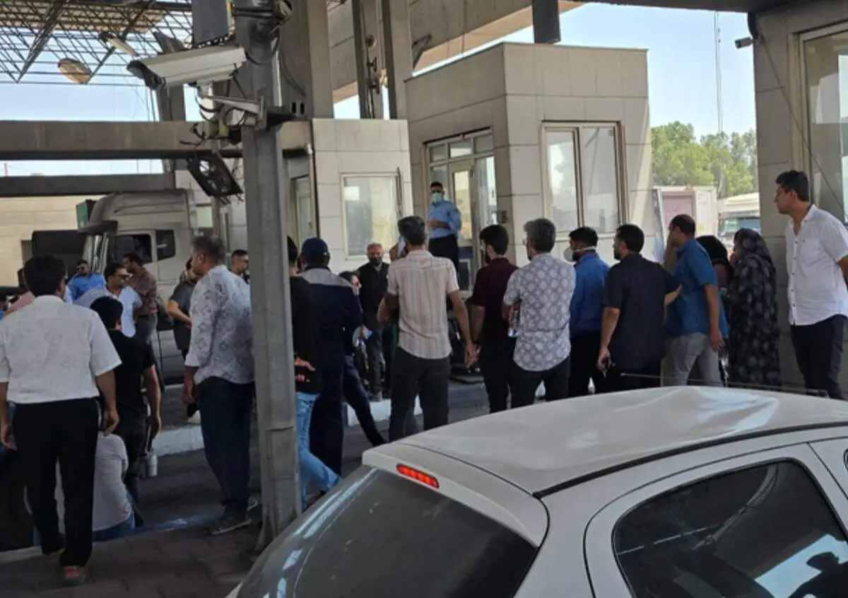 تجمع خانواده مفقودان حادثه بندر شهید رجایی
