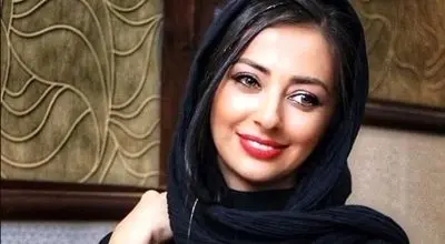 سلفی ماشینی خانم بازیگر و اکسسوری های جذابش 