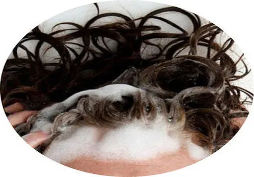 قبل از خواب آرایش را پاک کنید/ راز حفظ درخشندگی پوست