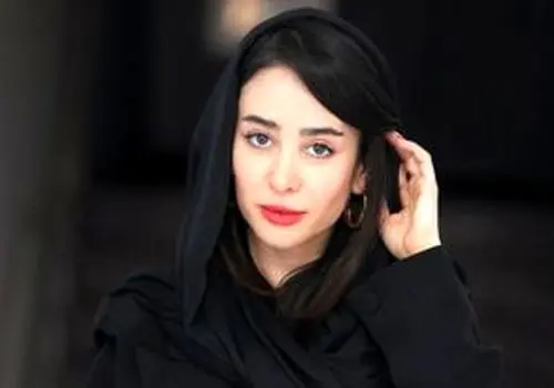 الناز حبیبی با یک تیپ پاییزی جلب‌توجه کرد